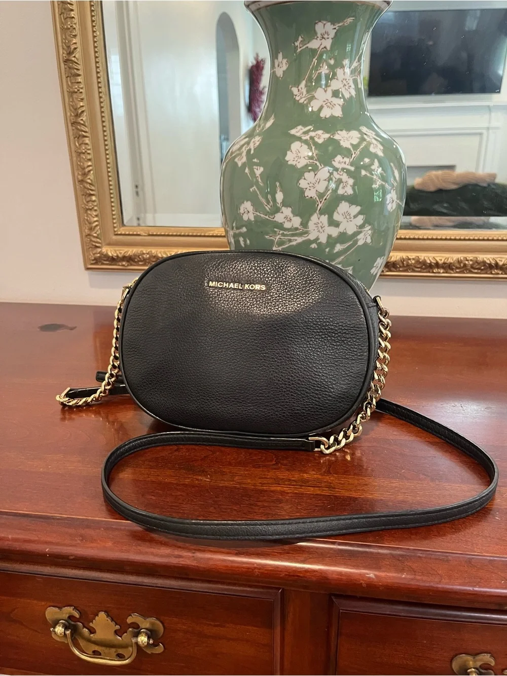 Michael Kors Black Pebbled Leather Crossbody Camera Bag Gold Chain Like New